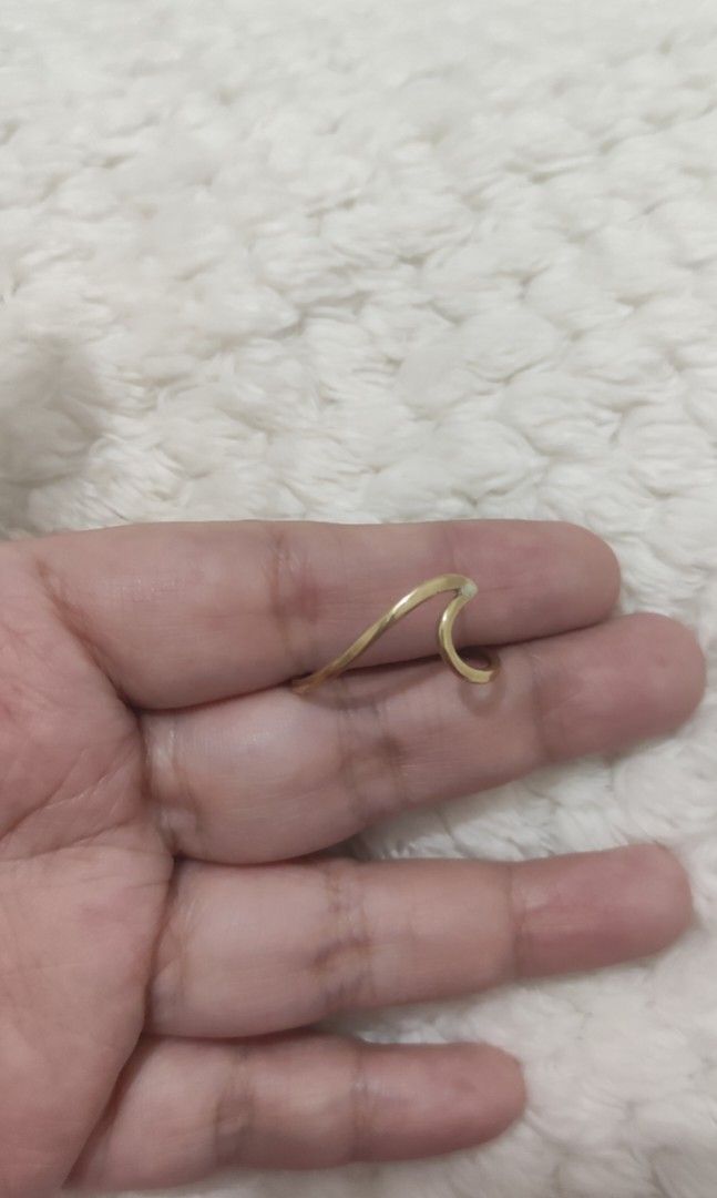 wave brass ring (Category: Rings) located in Quezon City. Submitted by miscellanyfinds (Listing ID 1353679245, Image 1). Description: fits to size 10-10.5 brass ring in wave design with minimal flaw.