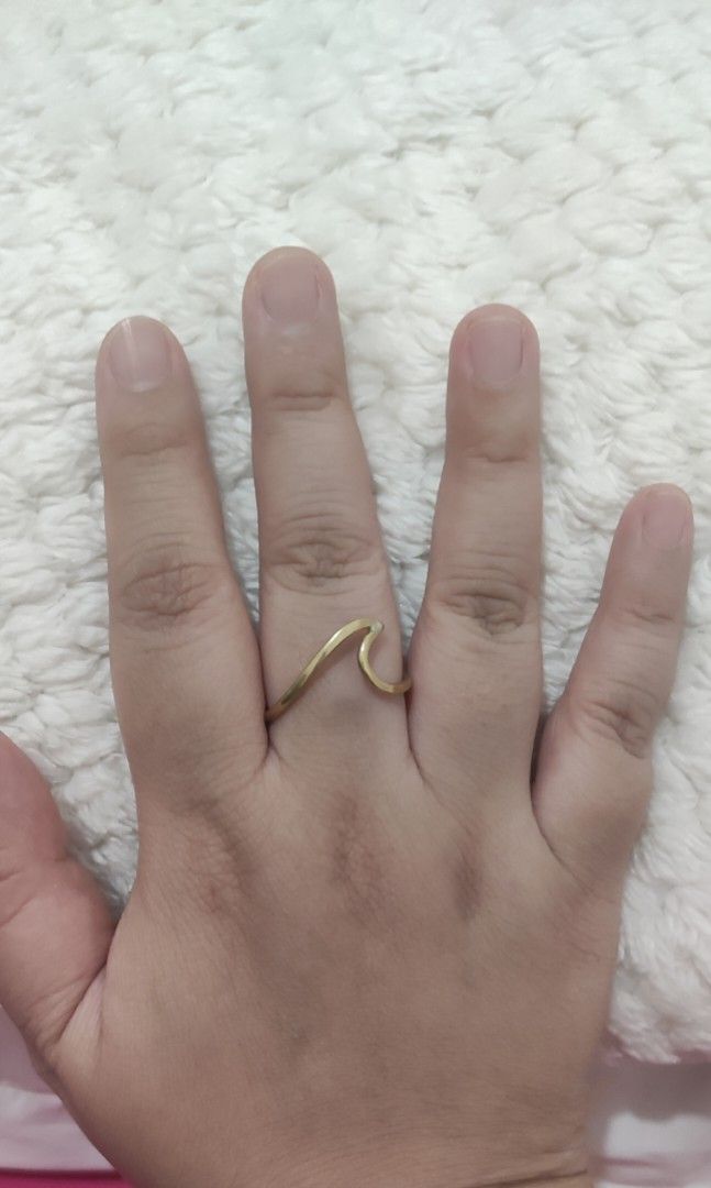 wave brass ring (Category: Rings) located in Quezon City. Submitted by miscellanyfinds (Listing ID 1353679245, Image 3). Description: fits to size 10-10.5 brass ring in wave design with minimal flaw.