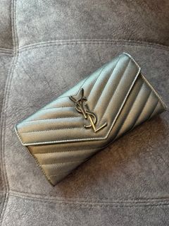 (Category: ) located in . Submitted by baglovers18 (Listing ID 1353660837, Image 1). Description: .