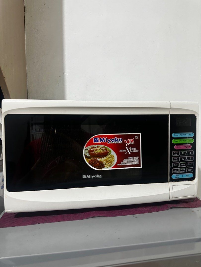 110V Miyako Microwave Oven (Category: Ovens & Toasters) located in Manila. Submitted by shandrelleanne (Listing ID 1353860464, Image 1). Description: Miyako Microwave Oven 110v Rfs: hindi nagamit nakatambak lang.