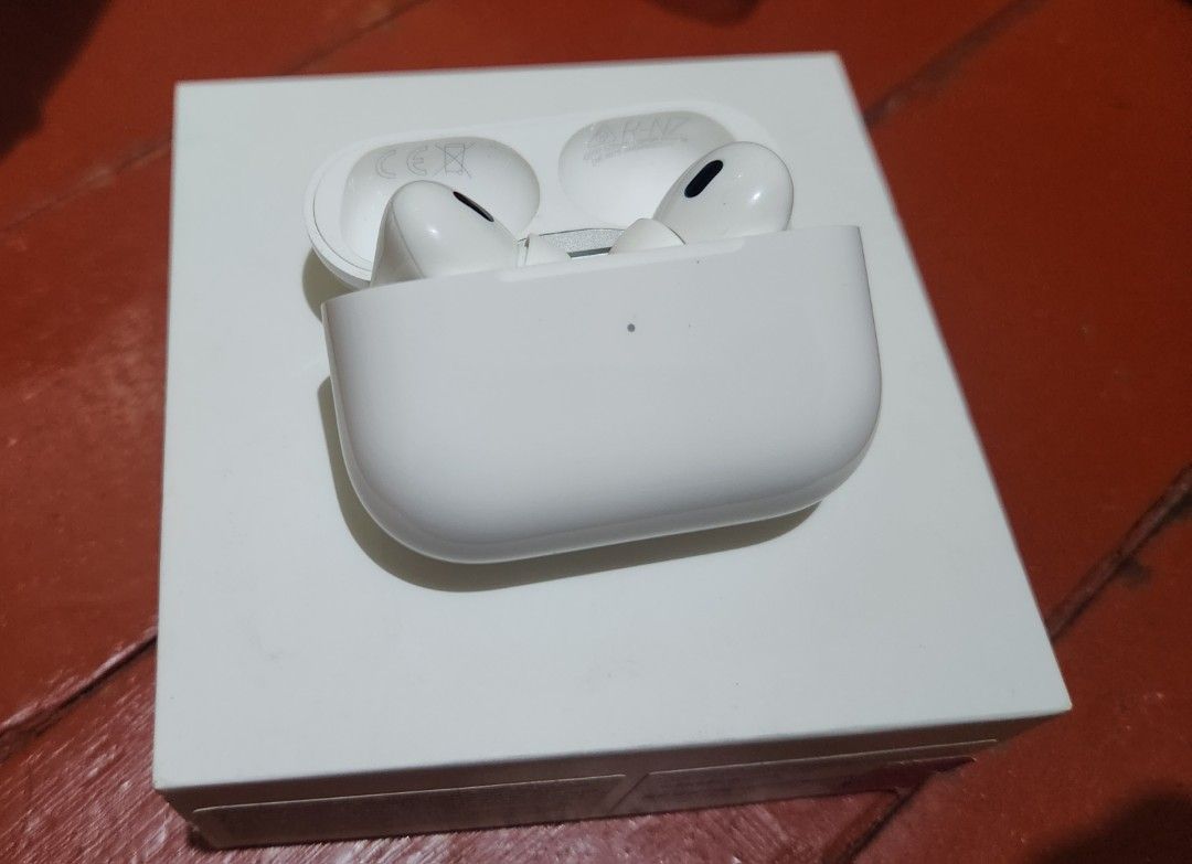 Airpods Pro ( 2nd Gen ) (Category: Earphones) located in Kawit. Submitted by markuzmathers (Listing ID 1353875304, Image 1). Description: For Sale 12,000 Airpods Pro (2nd Gen) H2 Apple silicon, amazing sound quality with Adaptive EQ Adaptive Audio¹⁵ Active Noise Cancellation Transparency mode Conversation Awareness¹⁵ Personalized Volume¹⁵ Personalized spatial audio with dynamic head trackingº Four silicone ear tip sizes for a more customizable fi