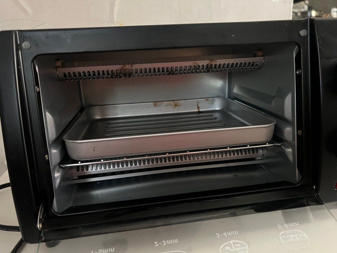 Asahi 9L Oven Toaster (Category: Ovens & Toasters) located in Makati City. Submitted by mabz21 (Listing ID 1353839733, Image 3). Description: Issue: burado lang ung brand name and temperature NO Major Issue. Working perfectly.