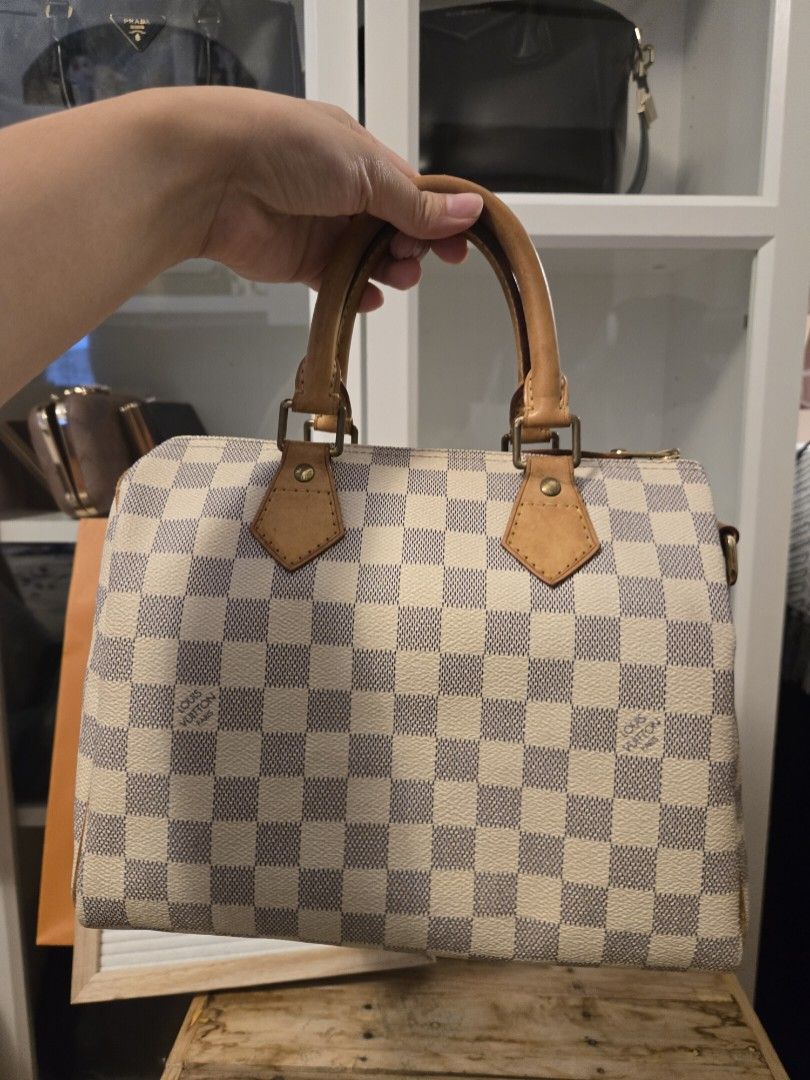Authentic LV Speedy 25 azur (Category: Luxury Bags & Wallets) located in Las Pinas. Submitted by juliagarcia95 (Listing ID 1261307936, Image 3). Description: authentic Speedy 25 azur Converted to bandouliere by Primerestoreph authentic money back guarantee minor issue in the zipper puller please see picture cash on pick up ok check all you want upon pick up.