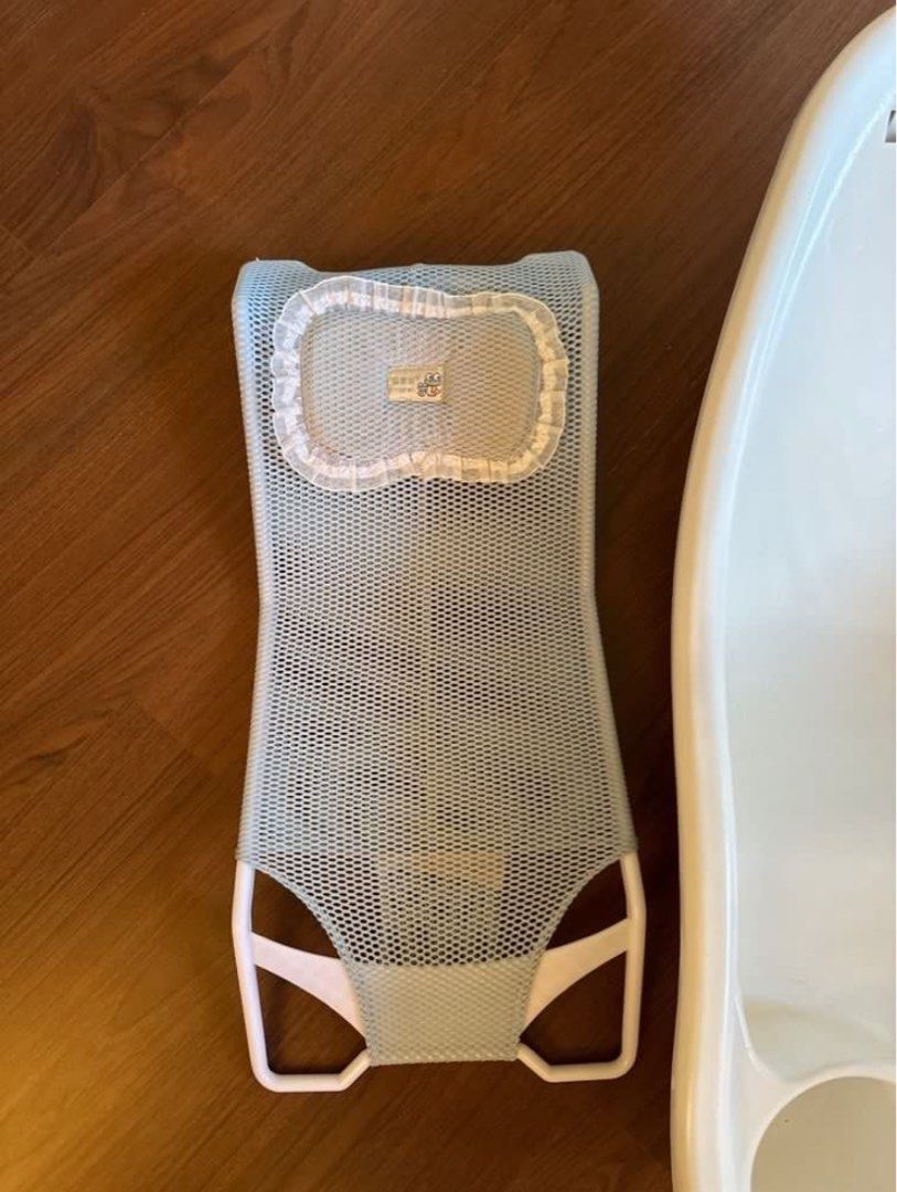 BABY BATH TUB AND NET (with freebies) (Category: Bathtub & Bath Accessories) located in Cainta. Submitted by declutteringmoms (Listing ID 1353215939, Image 3). Description: Baby bath tub and net Set with minor scratches and sign of usage but still in good condition needs cleaning kasi natambak po Mine nyo na po Once paid considered as sold No return no refund fixed price discounted na yan NO TO LOW BALLER PLEASE .