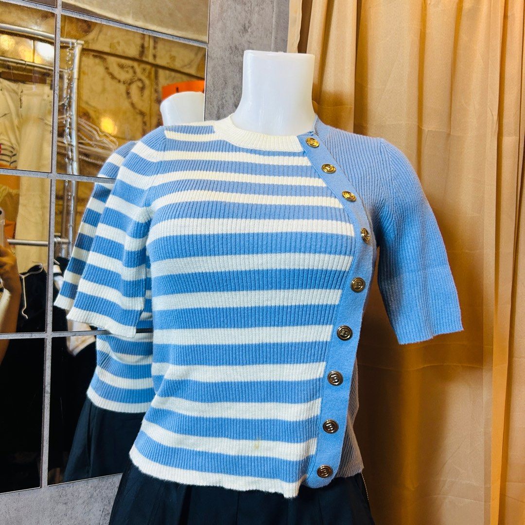 Balmain Knitted Top (Category: Luxury Apparel) located in Baguio. Submitted by luxecycleph (Listing ID 1353916753, Image 2). Description: READ BEFORE OFFER SIZE: 15 x 21.5 Small CONDITION: Excellent SHOP RULES * payment first (thru gcash only) * pay today, ship the next day (thru j&t) * manage your expectations (items are secondhand & thrifted) * return & refund are only accepted for valid reasons * no bogus buyers- just tell the seller immediate