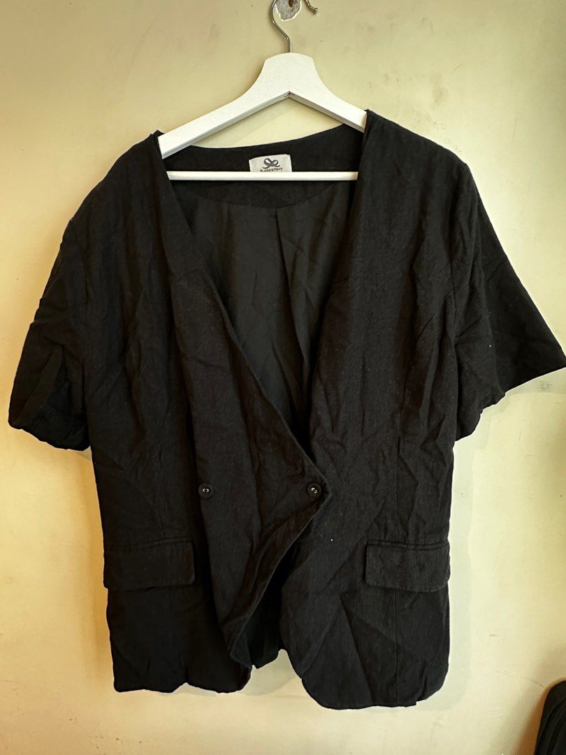 Black Short Sleeve Linen Blazer (Category: Coats, Jackets and Outerwear) located in Pasig City. Submitted by tin.a.a (Listing ID 1353834938, Image 1). Description: XL Never been used RFS: need funds.