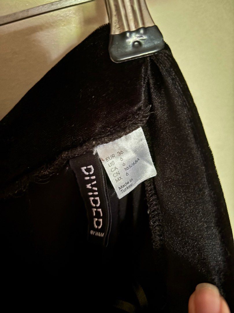 Black Velvet Skirt (Category: Skirts) located in Cainta. Submitted by m4rie_ (Listing ID 1353798814, Image 2). Description: Size: Can fit M-L No defects or signs of defects Still good as new. RFS: Wrong size Notes: * Items are washed and/or sanitized before shipping. * Color may have a slight difference due to lighting conditions. * No cancellations. Pay now and will deliver it right away. * No refunds. I am not liable for any delay, lost or dama