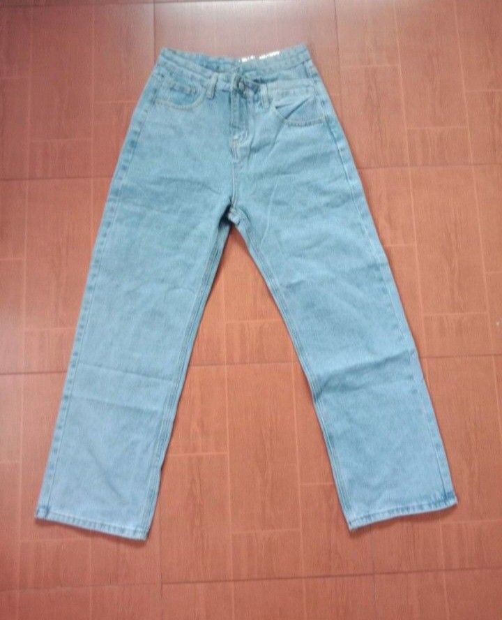 Blue Jeans (Category: Jeans) located in Porac. Submitted by declutterwithargel (Listing ID 1353943222, Image 2). Description: Super nice quality Measured using medida Fits up to 28" waist Length - almost 39" Super in design Color may appear lighter or darker due to lighting, please refer to first photo for actual color No restock na to sa store, limited lang designs nila and this is one of the best talaga RFS: Wrong size, malalaki pala sizing nil