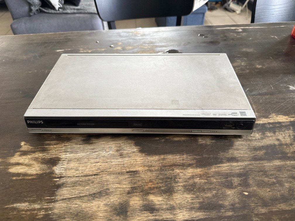 CD/DVD PLAYER (Category: Portable Music Players) located in Pasig City. Submitted by francisco201 (Listing ID 1353825058, Image 1). Description: Philips brand Model no: DVP3260K/98 110-240V 10W .