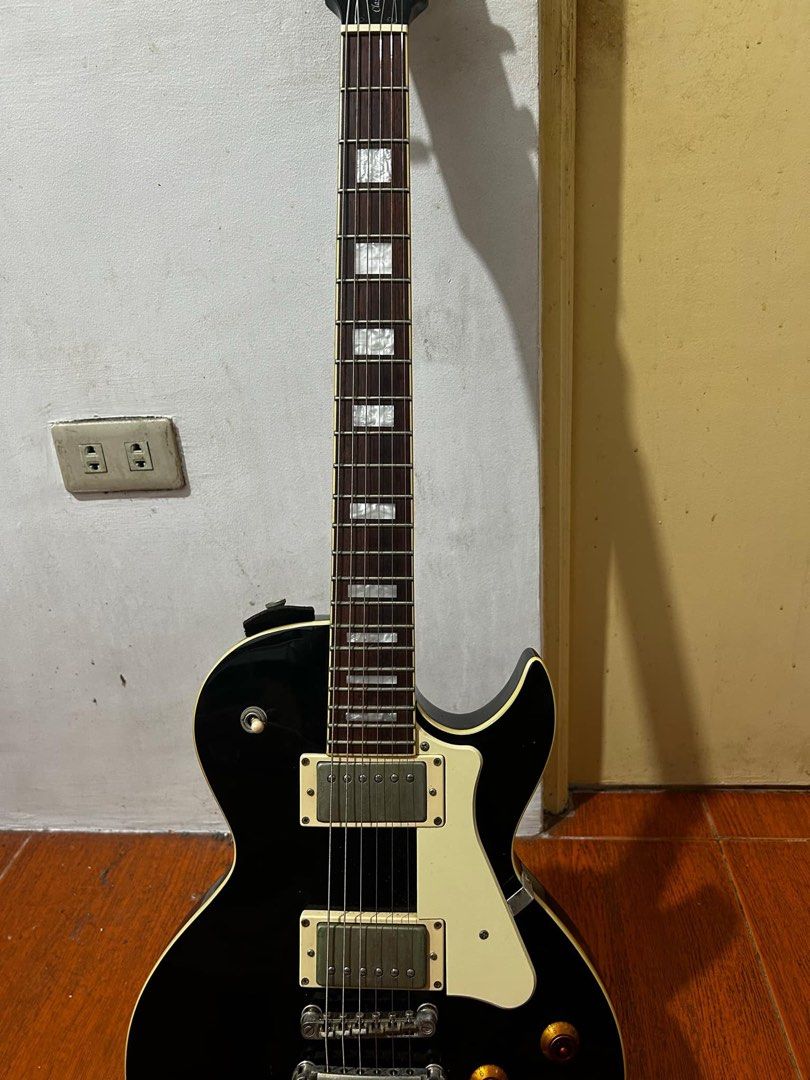 Cort CR200 & Amplifier for sale (Category: Musical Instruments) located in Dasmarinas. Submitted by ch_folabi09 (Listing ID 1353802192, Image 3). Description: For sale Cort CR200 Mahogany Neck & Body Alnico II pickups Elixir 11 gauge strings Special: Graph Tech Nubone Nut ₱18000 (negotiable if sure buyer) RFS: Hindi na nagagamit, nakatambak lang CM30R 30 watts amplifier Speaker: Custom 10” Speaker Weight: 9kg Special feature: Chrome metal corners