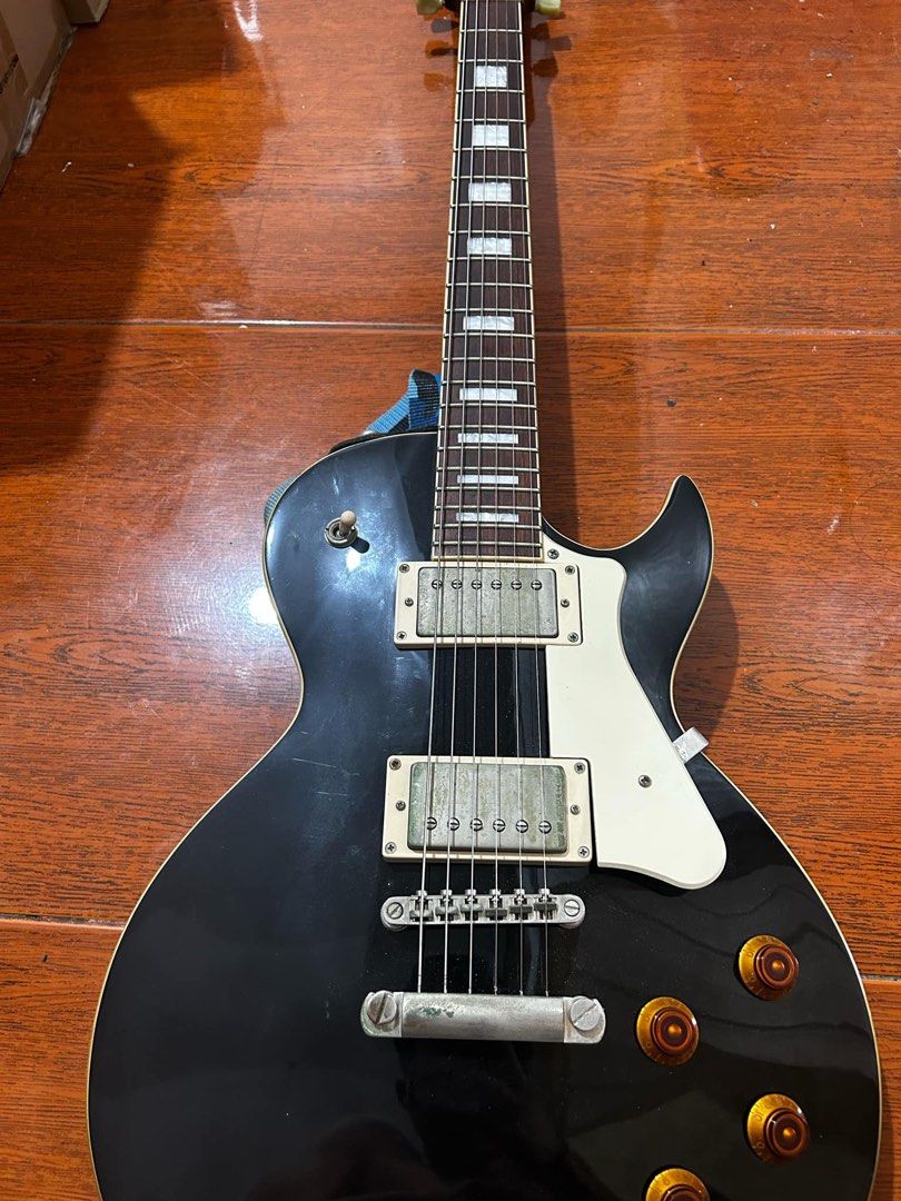 Cort CR200 & Amplifier for sale (Category: Musical Instruments) located in Dasmarinas. Submitted by ch_folabi09 (Listing ID 1353802192, Image 2). Description: For sale Cort CR200 Mahogany Neck & Body Alnico II pickups Elixir 11 gauge strings Special: Graph Tech Nubone Nut ₱18000 (negotiable if sure buyer) RFS: Hindi na nagagamit, nakatambak lang CM30R 30 watts amplifier Speaker: Custom 10” Speaker Weight: 9kg Special feature: Chrome metal corners