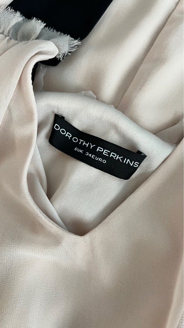 DOROTHY PERKINS dress (Category: Dresses) located in Taytay. Submitted by the_seconds_shop (Listing ID 1353845651, Image 3). Description: Dress is in nude somewhat pink colour.