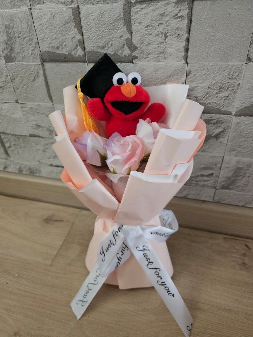 Elmo Graduation Bouquet, Hobbies & Toys, Stationery & Craft, Flowers ...