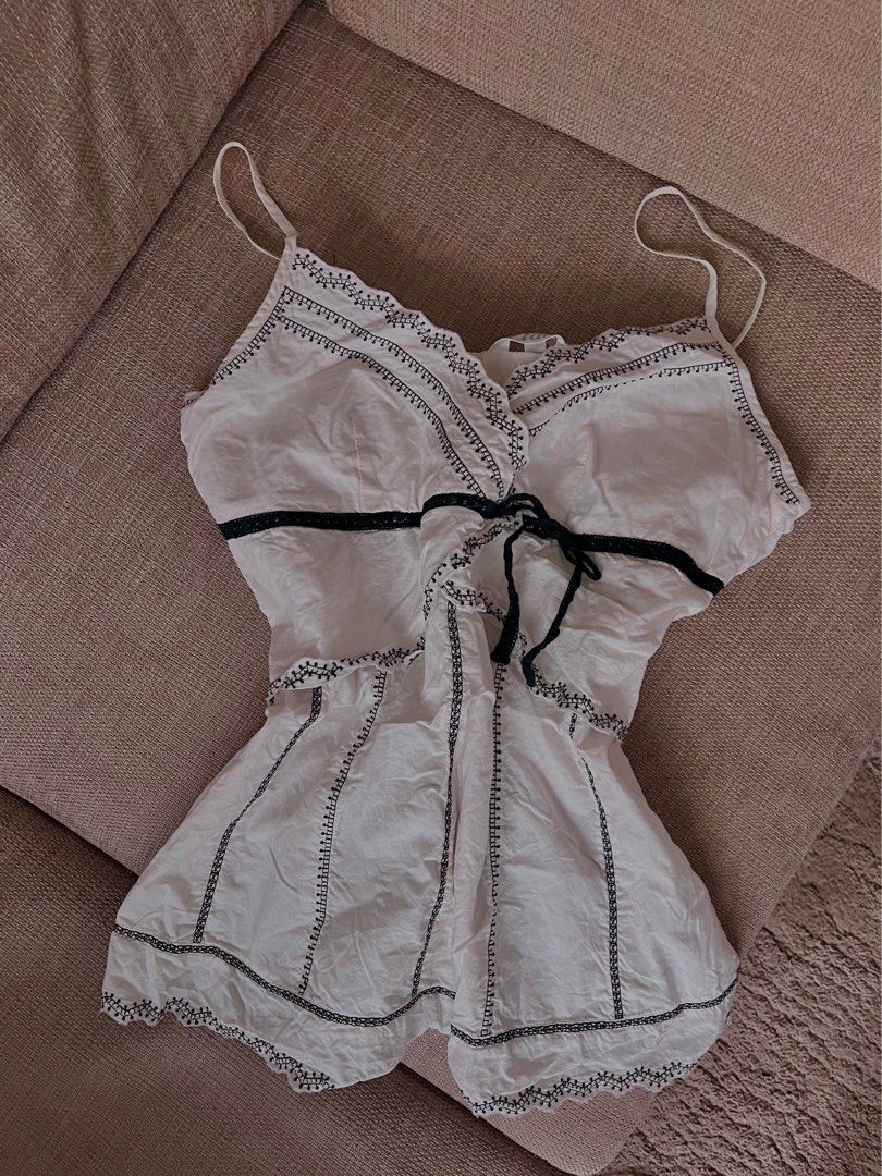 ETAM black and white ribbon top (Category: Sleeveless) located in Pasay City. Submitted by robinesbin (Listing ID 1353876022, Image 1). Description: Fits S-M Very pretty embroidery details! No flaws.