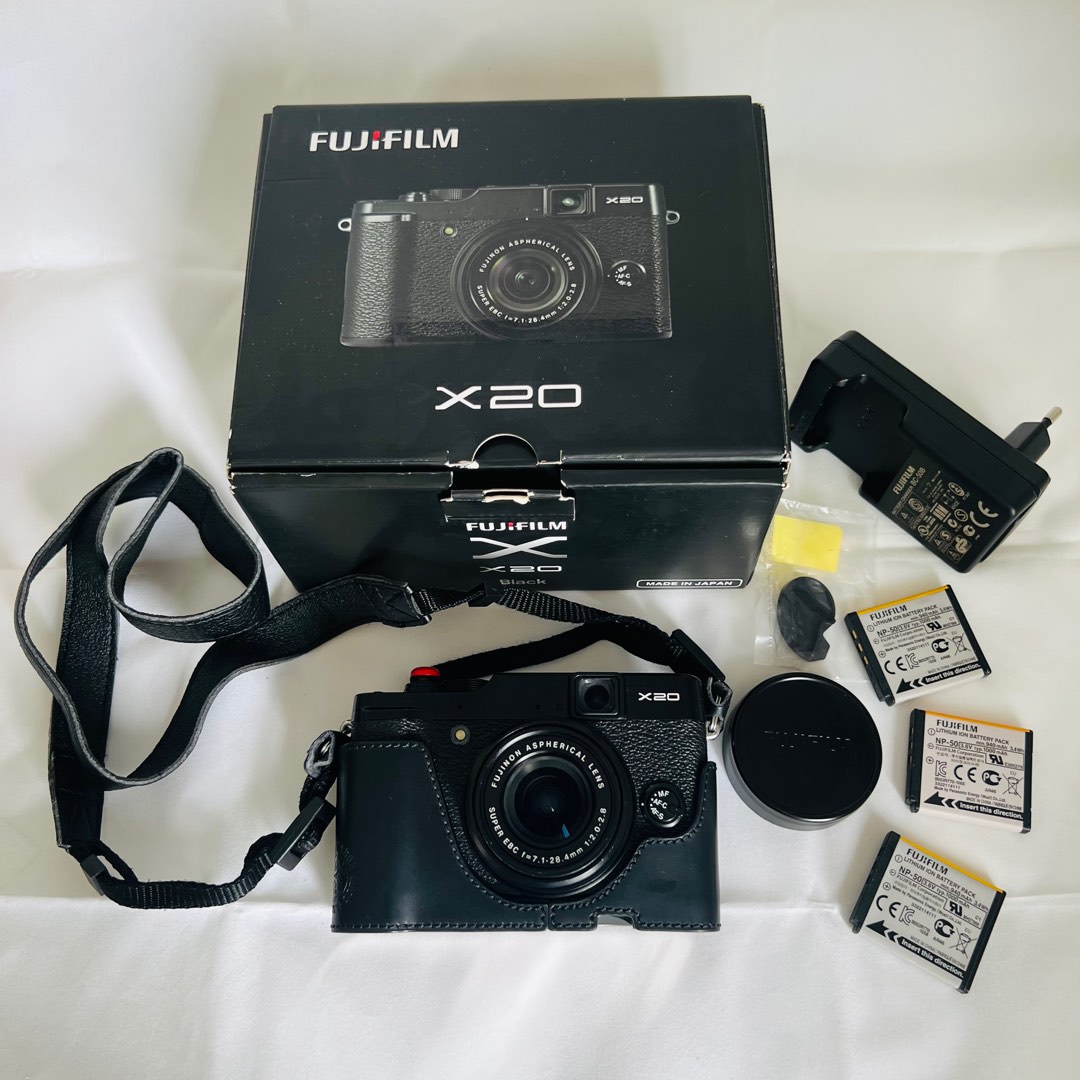 Fujifilm X20 Compact Digital Camera, Photography, Cameras on Carousell