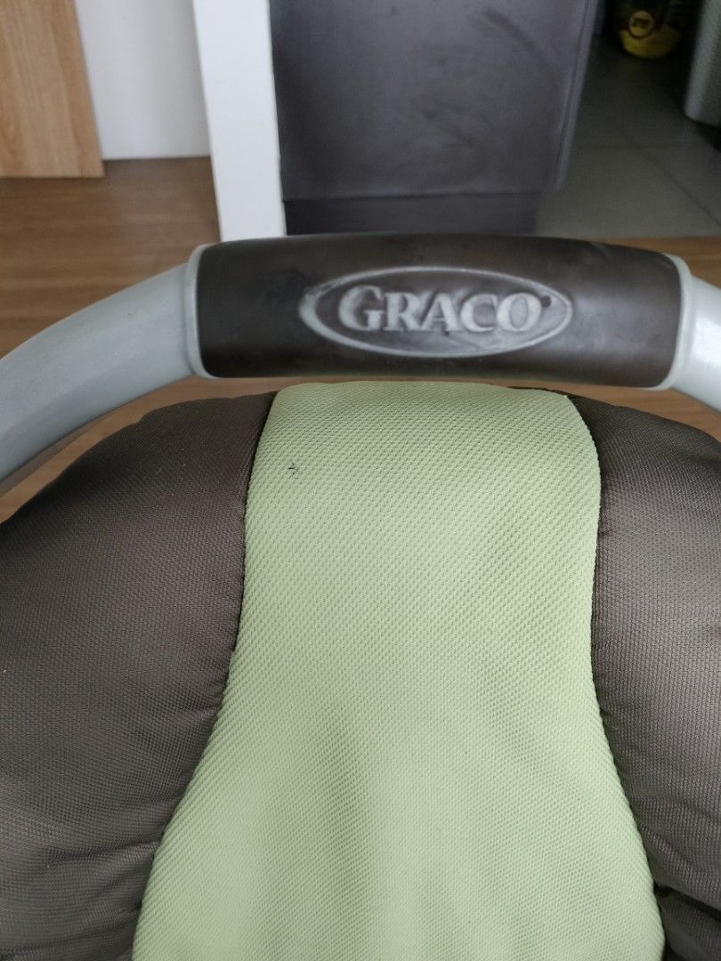 Graco car seat (Category: Car Seats) located in Quezon City. Submitted by sheenamarigurtiza (Listing ID 1353798064, Image 3). Description: need wash lang ng cover well loved po sya hindi na ginagamit nastock na kasi malaking car seat na gamit ng baby ko.