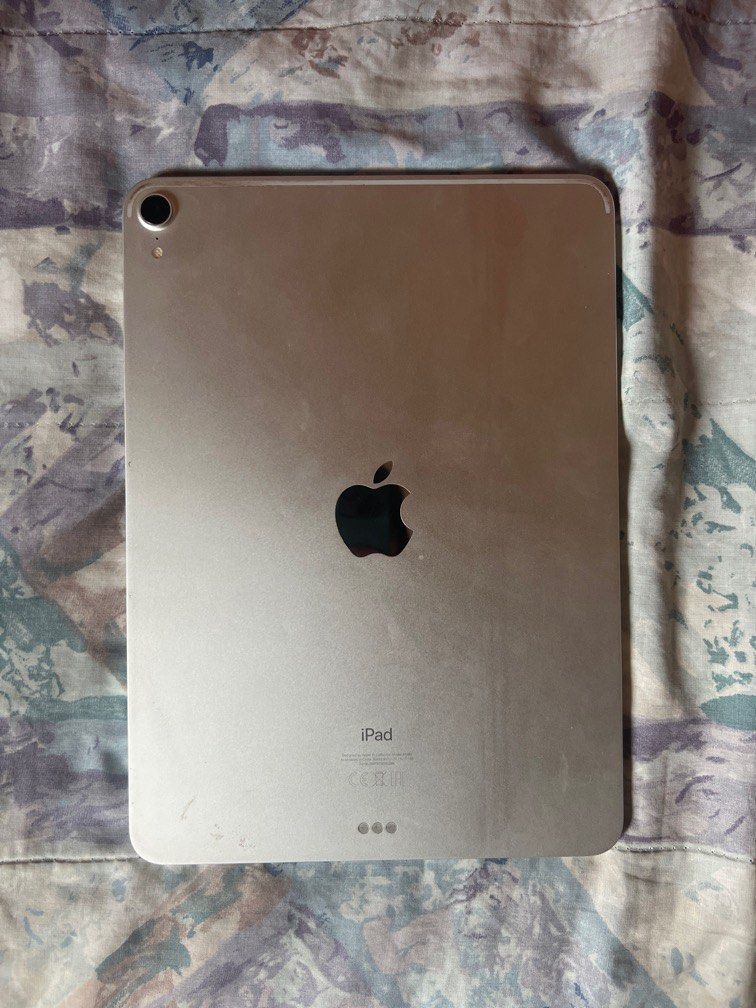 REPRICED iPad Pro 2018 11 inch (Category: iPad) located in Paranaque City. Submitted by krstnc (Listing ID 1353832527, Image 2). Description: Comes with the latest model goojodoq keyboard and pencil Take all for 22k.