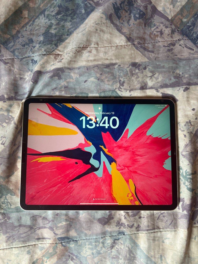 REPRICED iPad Pro 2018 11 inch (Category: iPad) located in Paranaque City. Submitted by krstnc (Listing ID 1353832527, Image 3). Description: Comes with the latest model goojodoq keyboard and pencil Take all for 22k.