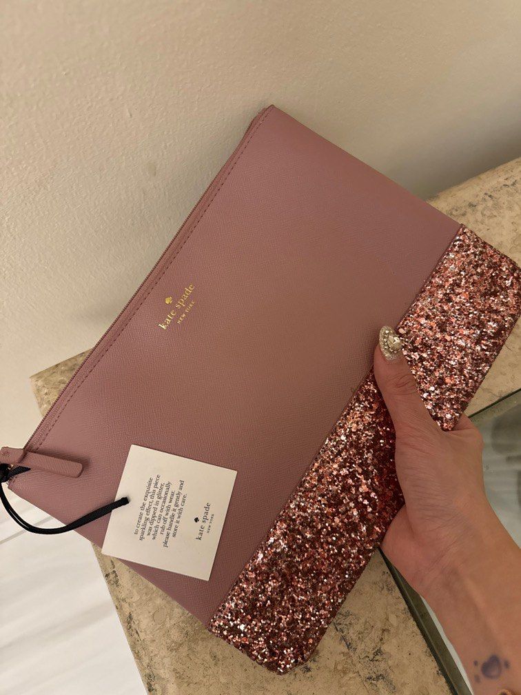 Kate spade clutch envelope (Category: Luxury Bags & Wallets) located in Quezon City. Submitted by caryscornermnl (Listing ID 1353921494, Image 2). Description: .