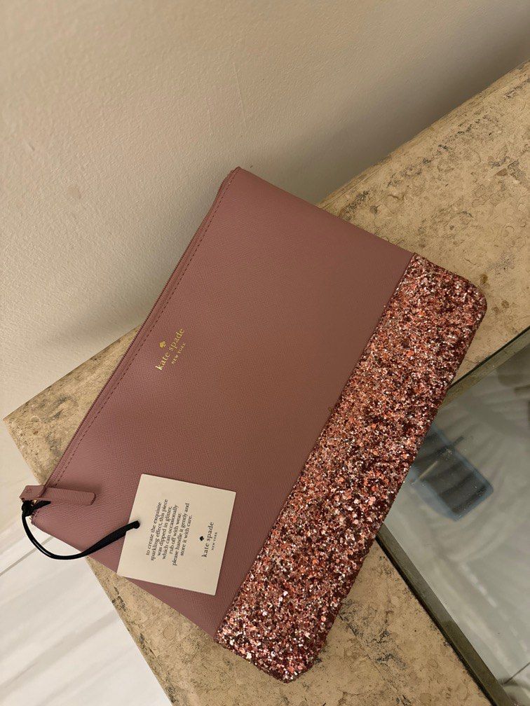 Kate spade clutch envelope (Category: Luxury Bags & Wallets) located in Quezon City. Submitted by caryscornermnl (Listing ID 1353921494, Image 1). Description: .