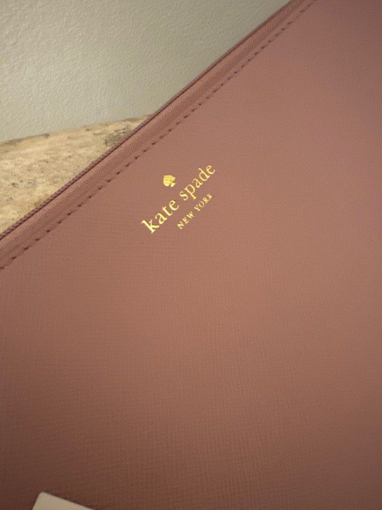 Kate spade clutch envelope (Category: Luxury Bags & Wallets) located in Quezon City. Submitted by caryscornermnl (Listing ID 1353921494, Image 3). Description: .
