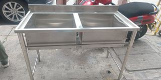 Kitchen sink with stand