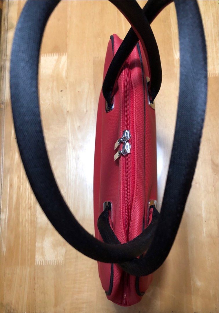 Lacoste Classic II 8 Vivid Red (Category: Shoulder Bags) located in Mandaluyong City. Submitted by irenealejandro (Listing ID 1353904054, Image 3). Description: Pre-loved Lacoste.