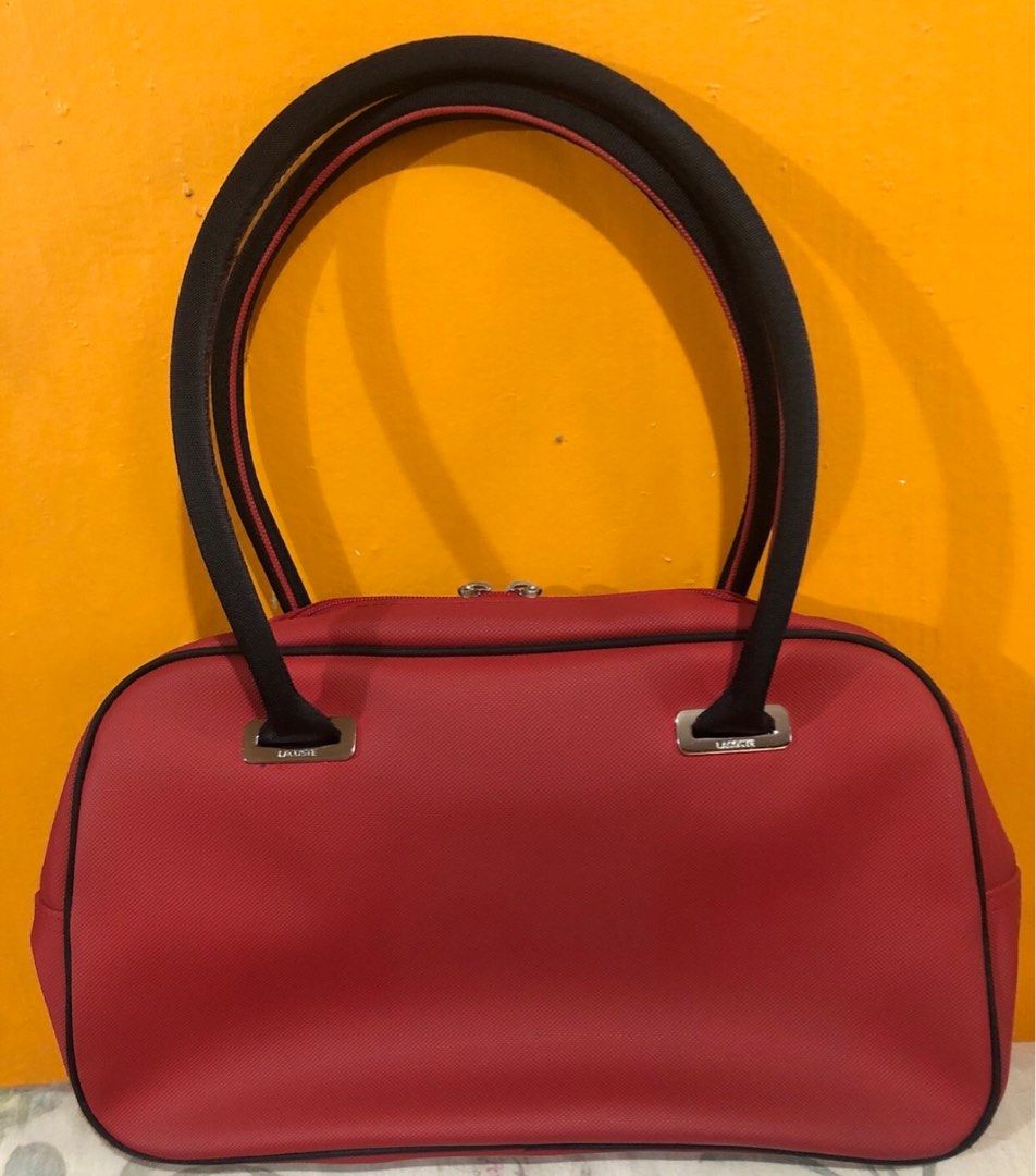 Lacoste Classic II 8 Vivid Red (Category: Shoulder Bags) located in Mandaluyong City. Submitted by irenealejandro (Listing ID 1353904054, Image 2). Description: Pre-loved Lacoste.