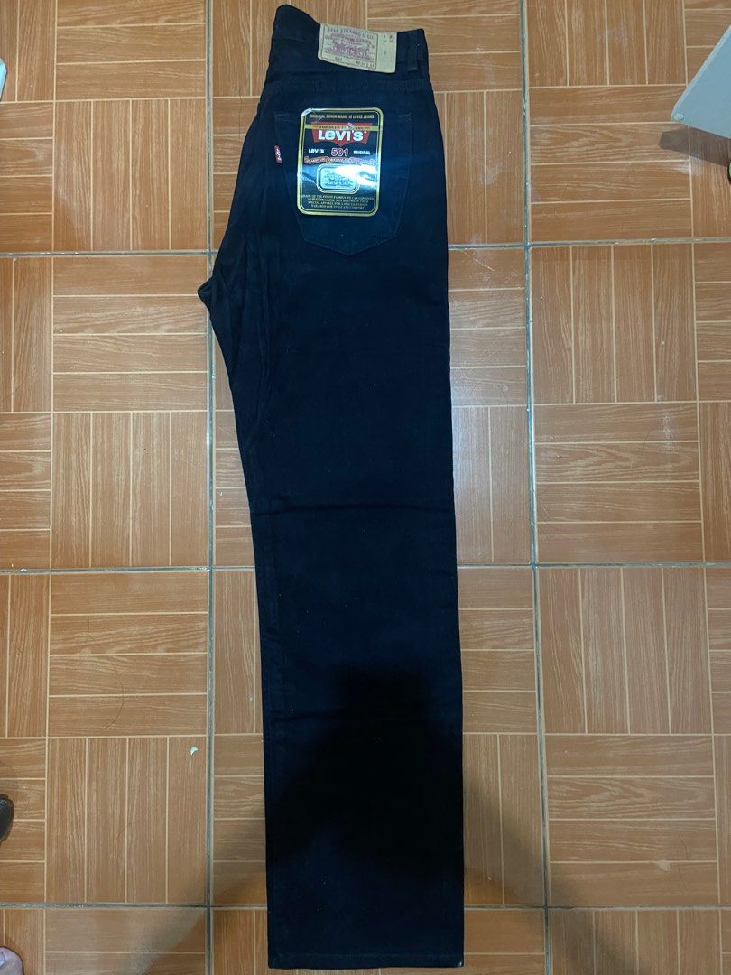 Levi’s 501 Black Straight Cut Pants (Category: Jeans) located in Manila. Submitted by lemuelrams (Listing ID 1353826094, Image 2). Description: 🖤Levi’s 501 Black Straight Cut Pants (rare) -Size 34 on tag (W34L34) -Brand new condition - Authentic 💯 -Bought in US Y2K, natabi lang sa cabinet .