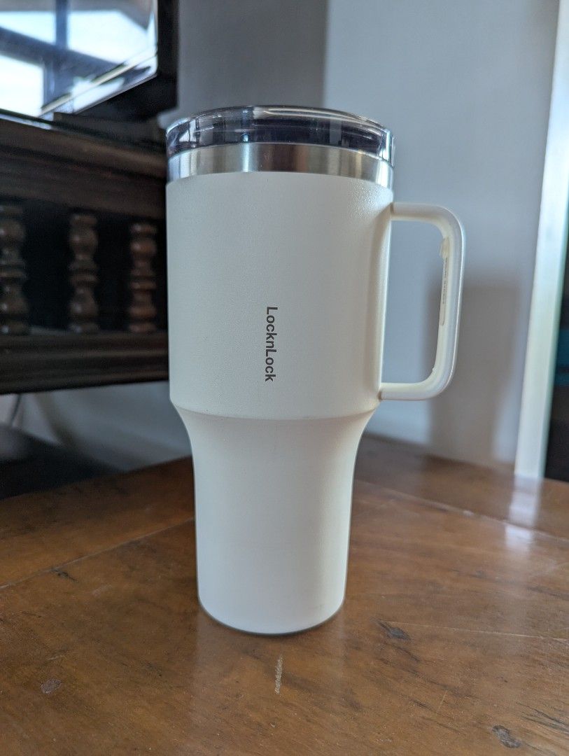 Lock n lock - Metro King 820ml (Category: Water Bottles & Tumblers) located in Paranaque City. Submitted by jonasgonas (Listing ID 1353792500, Image 1). Description: Lock n lock - Metro King 820ml Barely used, still in mint condition original price: PHP 1,880 rfs: decluttering HUGE 820ML CAPACITY: Perfect for holding generous amounts of hot & cold drinks. 37HR ICE RETENTION: Keeps your beverages cold for an impressive 37 hours. CAR-FRIENDLY DESIG