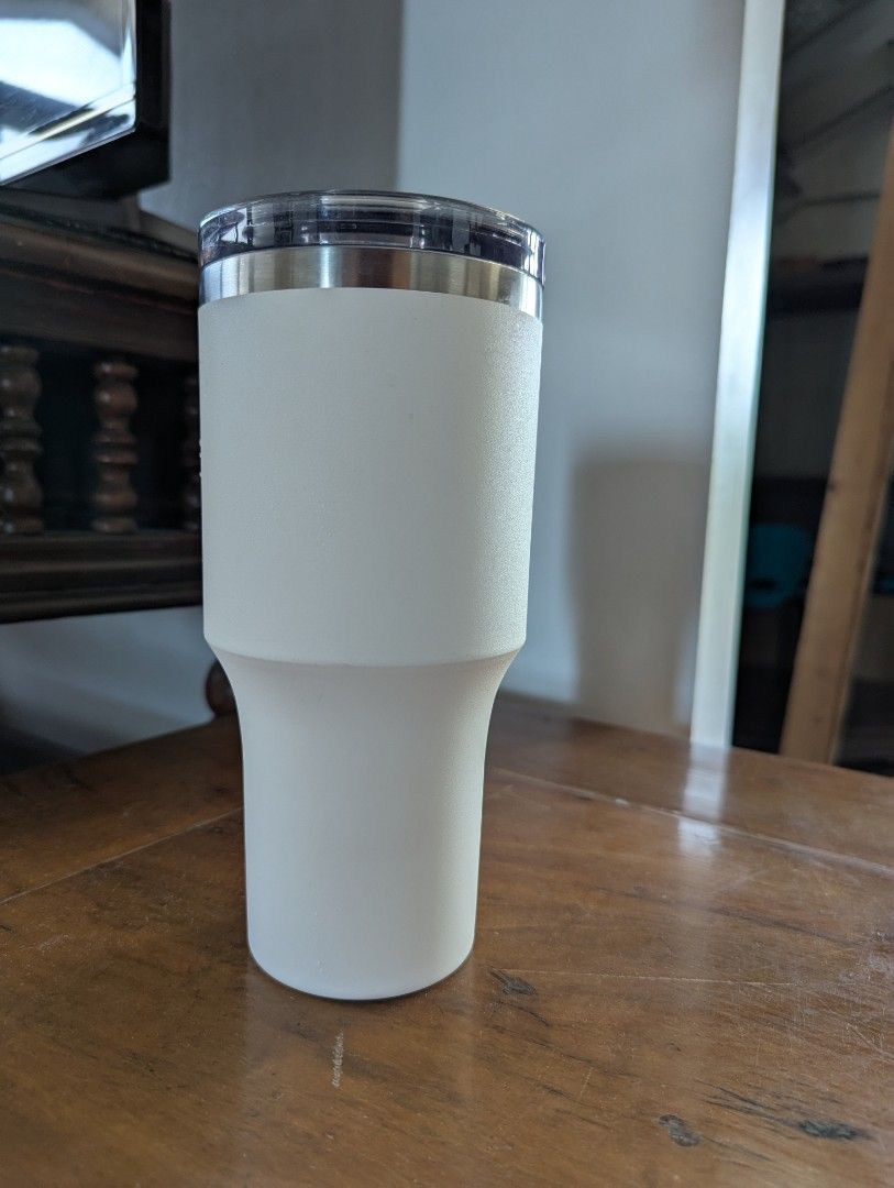 Lock n lock - Metro King 820ml (Category: Water Bottles & Tumblers) located in Paranaque City. Submitted by jonasgonas (Listing ID 1353792500, Image 2). Description: Lock n lock - Metro King 820ml Barely used, still in mint condition original price: PHP 1,880 rfs: decluttering HUGE 820ML CAPACITY: Perfect for holding generous amounts of hot & cold drinks. 37HR ICE RETENTION: Keeps your beverages cold for an impressive 37 hours. CAR-FRIENDLY DESIG