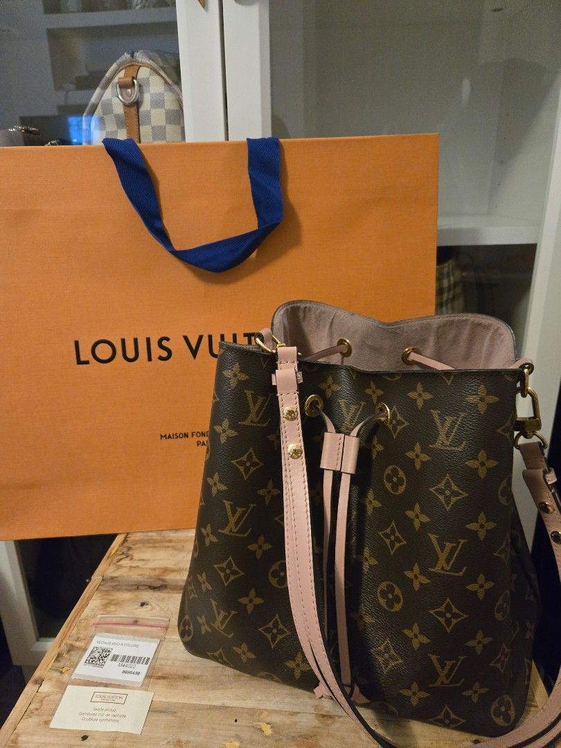 Louis Vuitton Neonoe (Category: Luxury Bags & Wallets) located in Las Pinas. Submitted by juliagarcia95 (Listing ID 1353862945, Image 1). Description: Rfs: not using anymore/ Decluttering For sale: Original LV neonoe bag P70 ok only Issues: minimal corner rubs ( see picture) other than that bag is in excellent condition Inclusions: original paper bag Cash/ Bank transfer Pick up at: Laspiñas City.