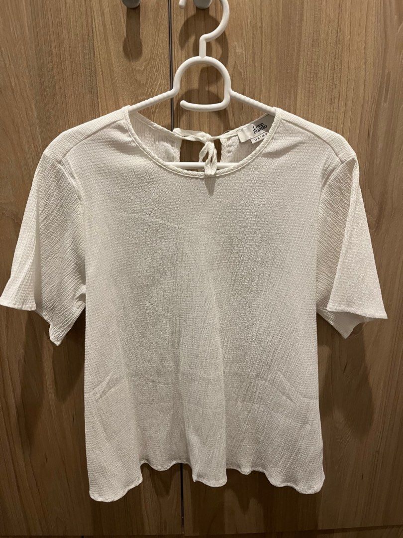 Love Bonito White Crepe Blouse (Category: Blouses) located in San Juan City. Submitted by declutterwithac (Listing ID 1353916078, Image 1). Description: Size Medium Used once Location: San Juan Manila.