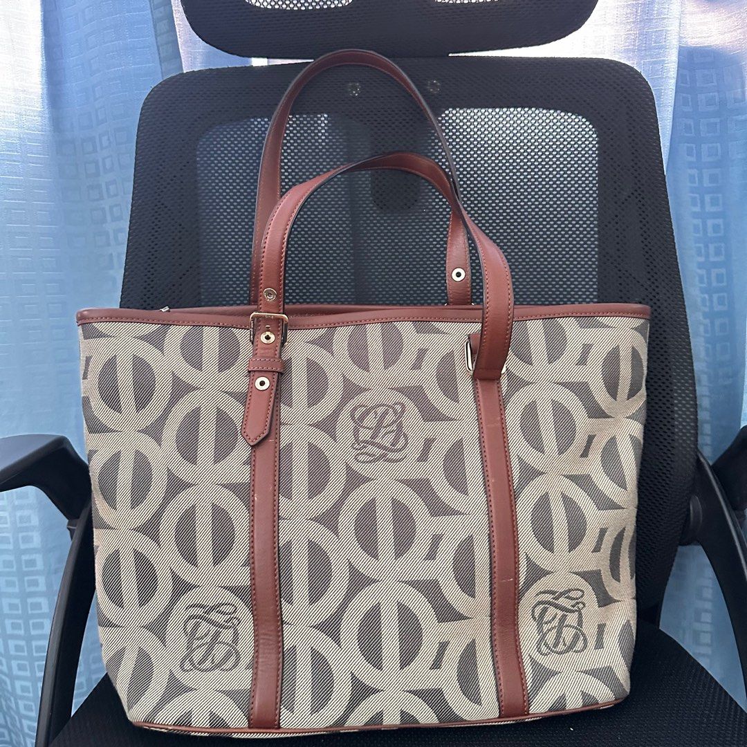 LQ (louis quatorze) Tote Bag (Category: Luxury Bags & Wallets) located in Rizal. Submitted by bellacollezione.ph (Listing ID 1353840812, Image 2). Description: Canvas /leather shouder bag In very good condition .