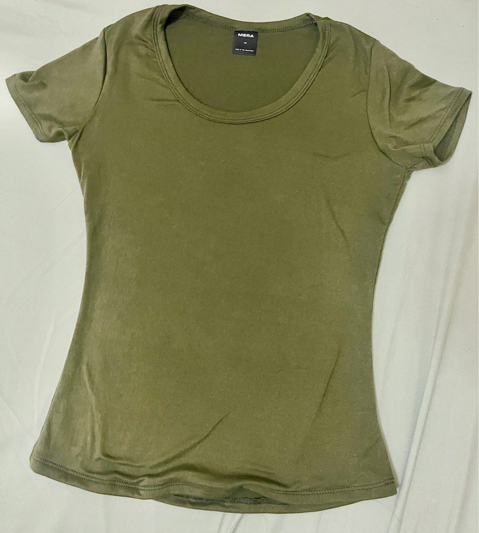 MERA TOP IN EMILEE (Category: Shirts) located in Marikina City. Submitted by 451mail (Listing ID 1353917337, Image 1). Description: RFS: dont like the colour Can fit: Bust: 33-35 Waist: 26-27 Material is SUPER stretchy so it can fit larger frames Cotton - Comfortable and breathable, soft and delicate to the touch Color: White, Black Style: Casual Pattern Type: Plain Neckline: Round Neck Sleeve Length: Short Sleeve Sleeve Type: Regular Sleeve Leng