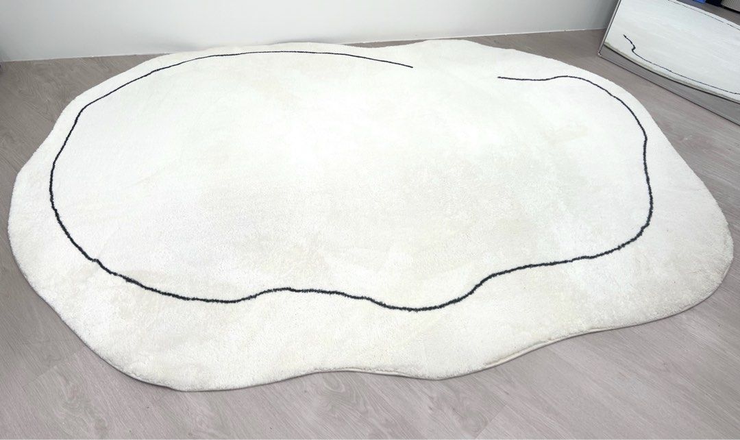 Minimalist carpet