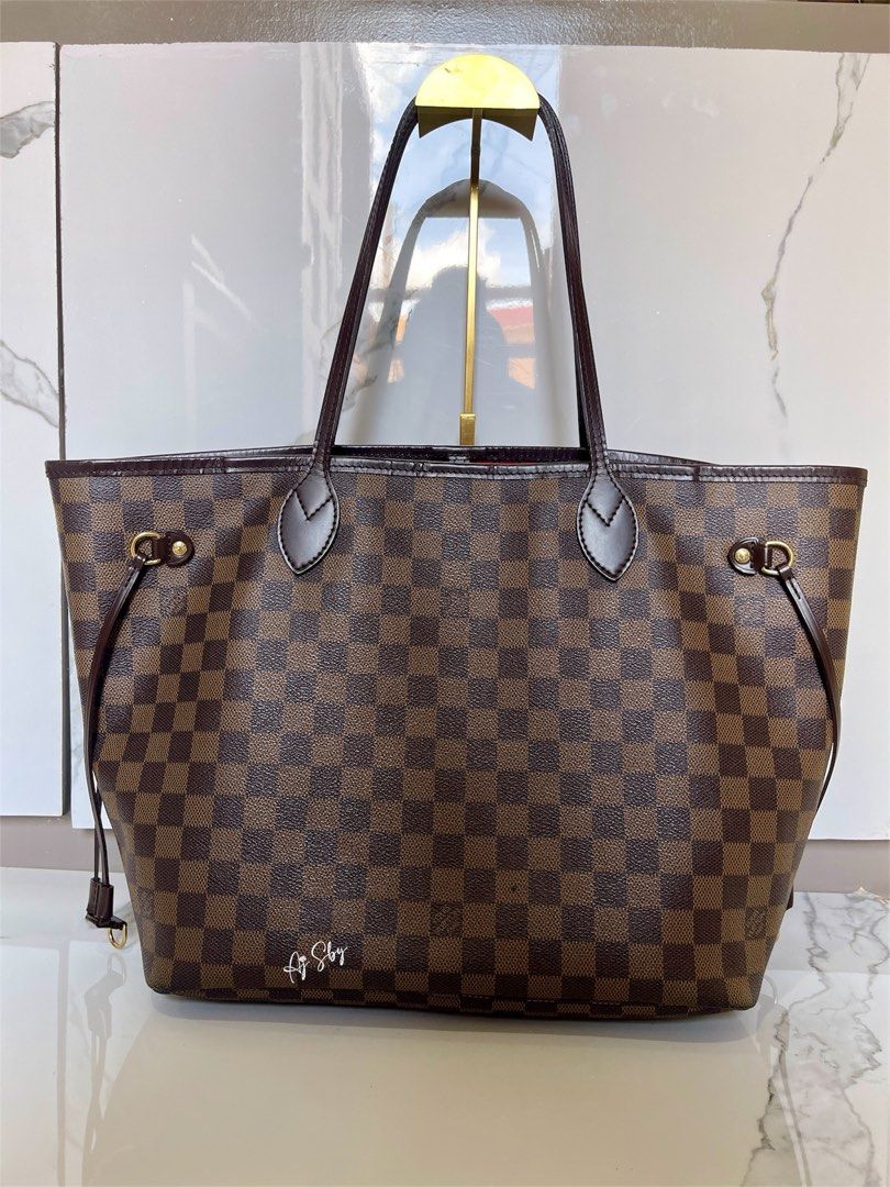Louis Vuitton Neverfull in Damier Ebene MM (Category: Luxury Bags & Wallets) located in Cagayan de Oro. Submitted by theclassictrunk (Listing ID 1353882663, Image 2). Description: Guaranteed original No flaws, only signs of usage. .