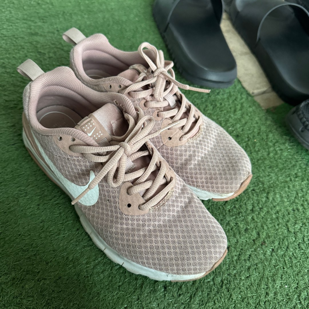 womens nike air max motion lw pink