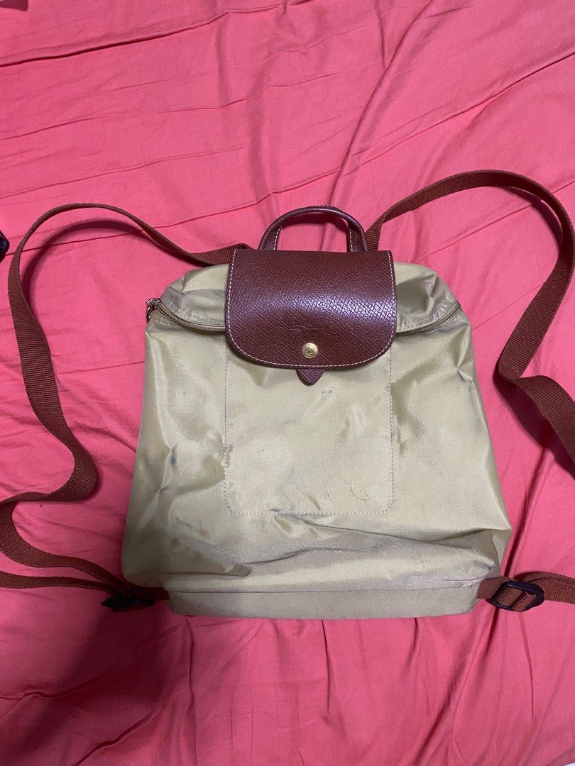 Preloved Original Le Pliage Longchamp Backpack (Category: Backpacks) located in Pasig City. Submitted by gg0618 (Listing ID 1353854141, Image 1). Description: With signs of usage.