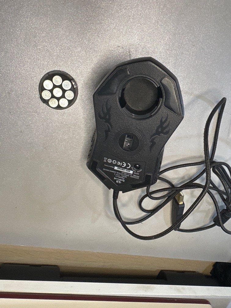 Redragon S101 Mouse (from Keyboard Mouse set, keyboard not avail) (Category: Mouse & Mousepads) located in Mandaluyong City. Submitted by calliesloves (Listing ID 1353967062, Image 3). Description: • 7200 DPI • USB Wired Gaming Mouse • Can switch between modes / dpi FLAWS: • Needs some light cleaning • Double clicks at times, but generally works fine .