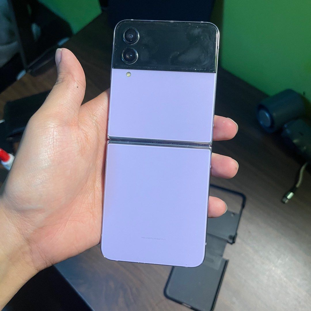 Samsung Flip 4 + Samsung Buds FE (2024) (Category: Samsung) located in Las Pinas. Submitted by niel0920 (Listing ID 1353894981, Image 3). Description: Samsung Z Flip 4 256gb w free Samsung Buds FE Brandnew (sold already) Charger Cases Box Swap to Z Flip 5 or Camera (Osmo Pocket or maybe Canon) Meetup only.