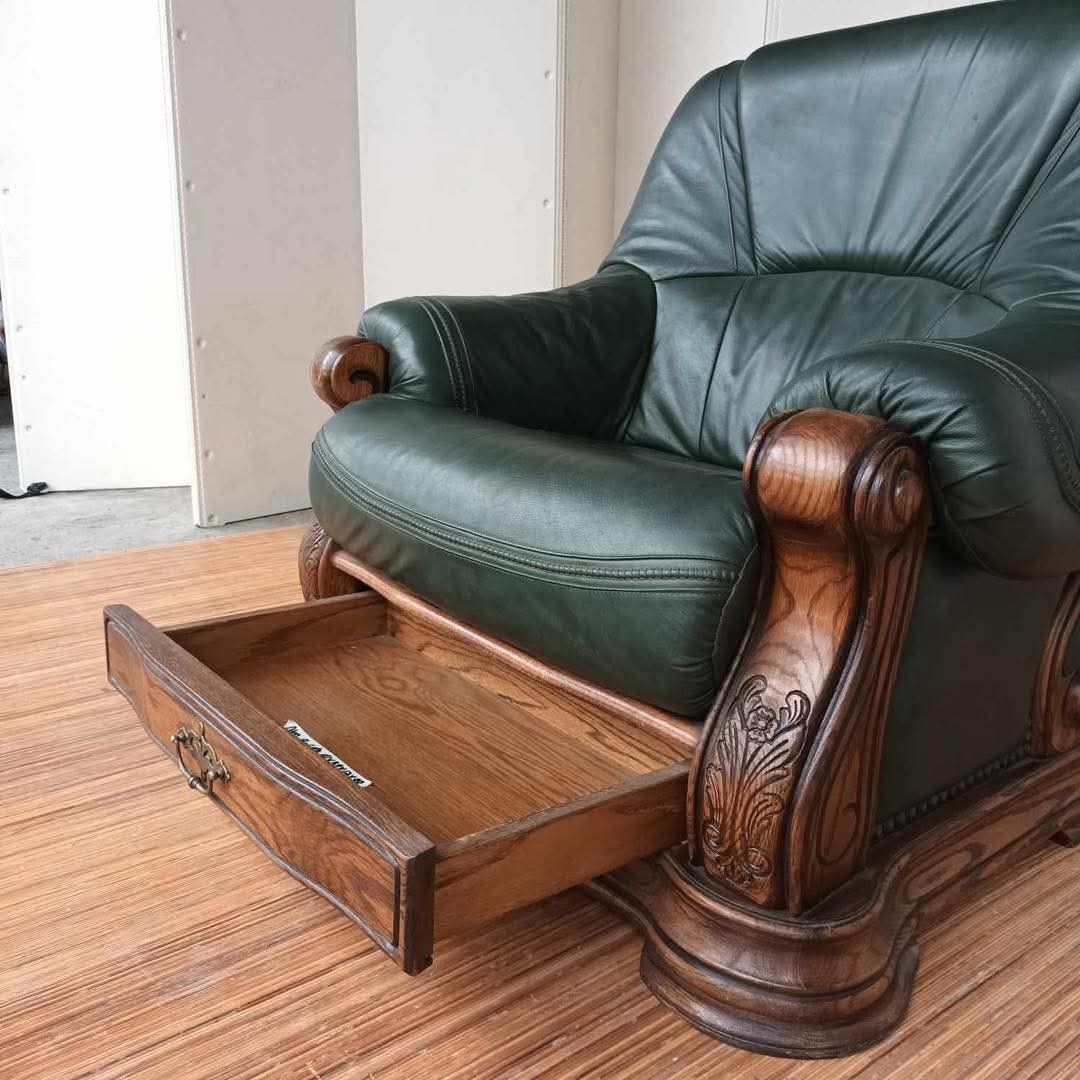 sofa (Category: Sofas) located in Valenzuela. Submitted by jenelyn6 (Listing ID 1353861062, Image 3). Description: Elegant Hand Carved with Storage Leather Armchair Single Sofa Price: 9,200 L41 x W32 x H17/38 In good condition Code AKC B-649.