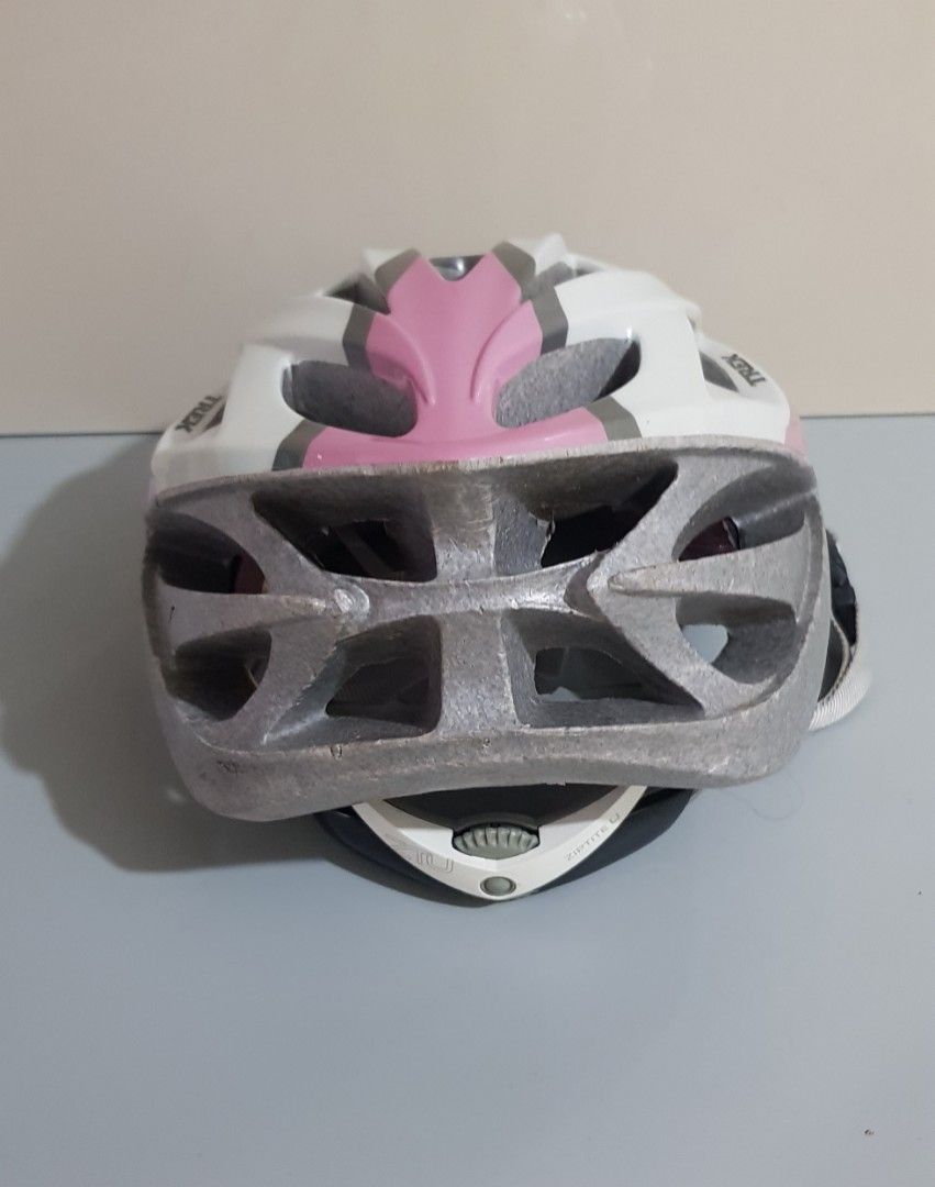 TREK "Vapor WSD" cycling helmet (Category: Bicycles) located in Taguig. Submitted by thrifthub.ph (Listing ID 1323101656, Image 3). Description: no issue.