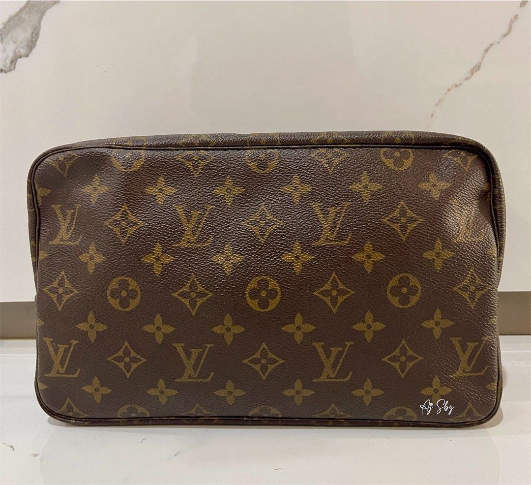Louis Vuitton Trousse 27 (Category: Luxury Bags & Wallets) located in Cagayan de Oro. Submitted by theclassictrunk (Listing ID 1353883372, Image 1). Description: Guaranteed authentic. No peelong but with bubbles na inside..