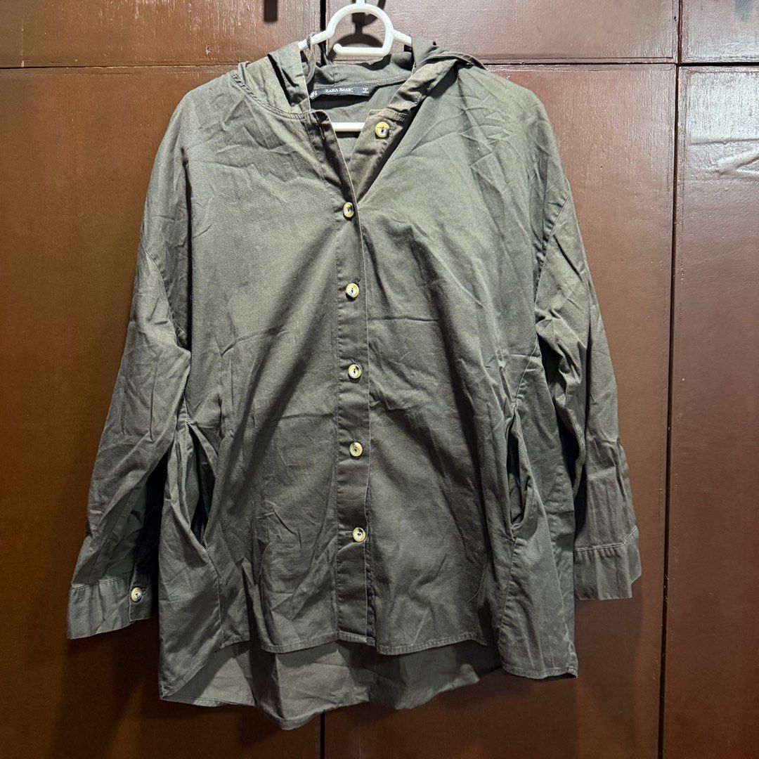 Zara Longsleeve Hoodie (Category: Longsleeves) located in Tarlac. Submitted by rectopaulineee_ (Listing ID 1353907265, Image 1). Description: - Women’s size M (as seen on tag) - Used a few times - Has a few discolorations - The cloth is good - No WW photo - True to size MOP: Gash or BDO MOD: J&T or Flash NOTE: SF to be shouldered by the buyer. No sf, no shipping..