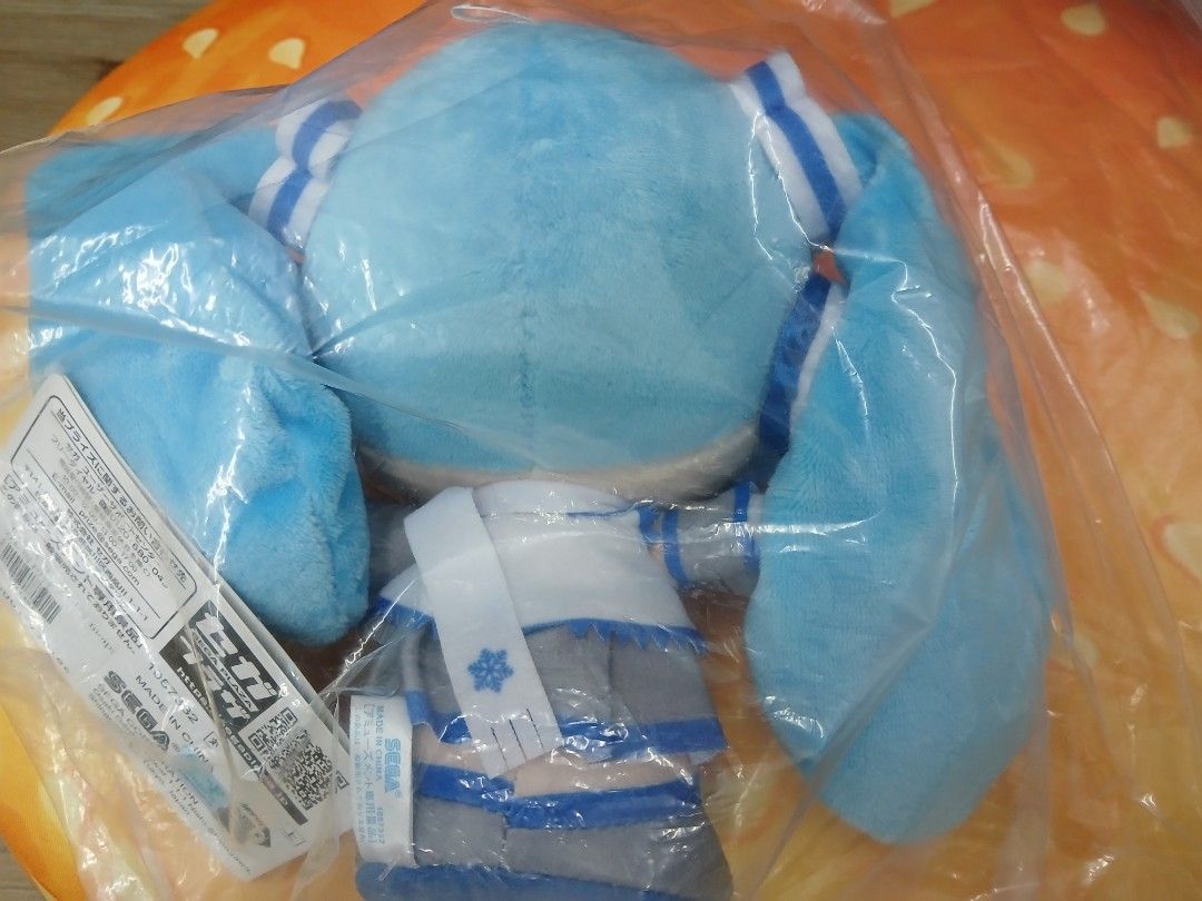 初音公仔 （分類：絨毛玩具）位於 Hong Kong。 由 chanlaishu20116 提交（商品編號 1350857402，圖片 2）。簡介： 無原袋，有牌 有意可以售價直出 或帶價自出。