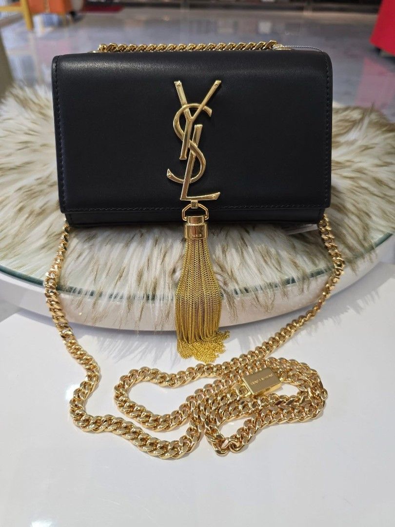 😱 Auction Preloved💯👌🏻🇯🇵 (Category: Luxury Bags & Wallets) located in General Santos City (Dadiangas). Submitted by braverabbit.67 (Listing ID 1350879715, Image 2). Description: Gonndoooo!!😱 bet! Unahan nlang po🫰🏻😘 JAPAN AUCTION PRELOVED💯👌🏻🇯🇵 YSL 2-way Mini Chain bag USED EXCELLENT GENUINE LEATHER 📌 Coded.