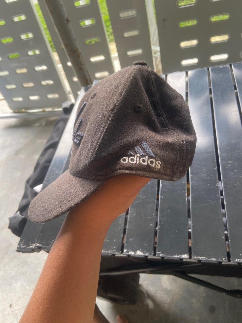 Adidas Fullcap (Category: Cap & Hats) located in Batu Pahat. Submitted by hitversus (Listing ID 1350801021, Image 3). Description: ada fading sikit condition 8/10 fullcap.