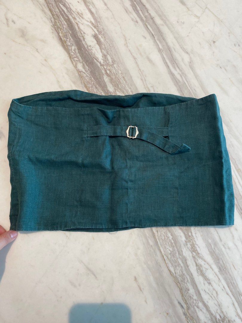 Araw Linen Tube Top (Category: Blouses) located in Manila. Submitted by ntt06_bear (Listing ID 1350815396, Image 2). Description: .