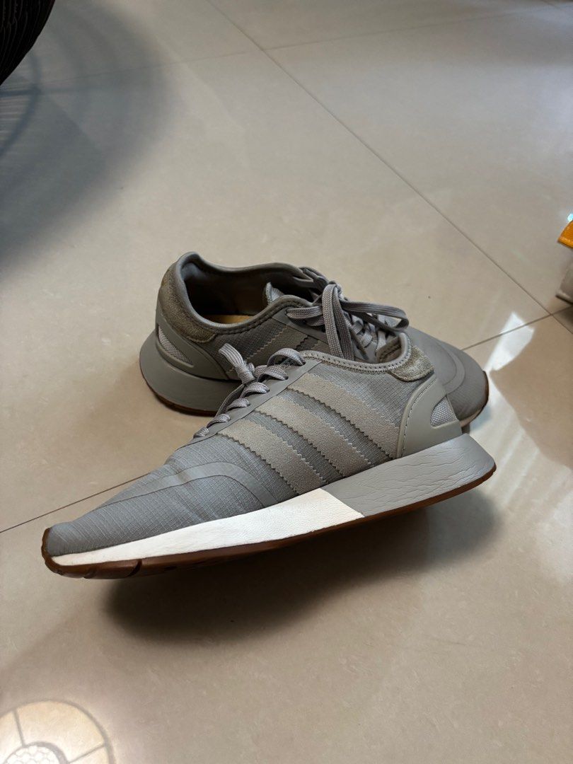 Authentic Adidas Sneakers for Women (Category: Sneakers) located in Quezon City. Submitted by byf3205 (Listing ID 1350729209, Image 2). Description: Authentic Adidas sneakers for women. Used but not abused, no issues, just needs cleaning. Comes with its original laces. Size US 7. .